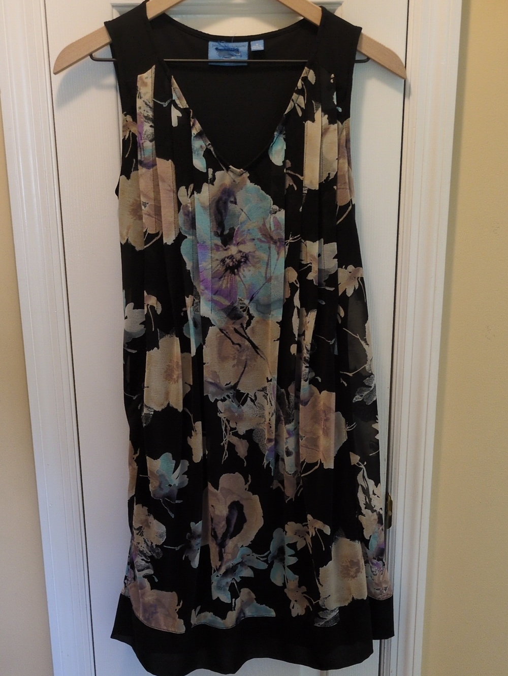 Sleeveless Black Floral V-Neck Dress